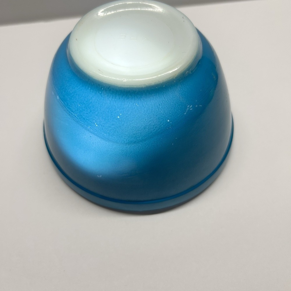 Vintage Pyrex Small Mixing Nesting Primary Blue 6 Inches - Picture 10 of 16